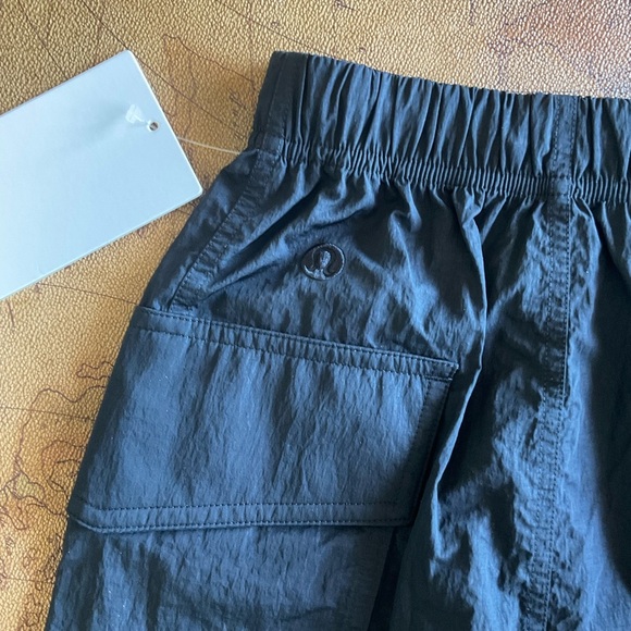 lululemon NWT Nylon Cargo Black Mini Skirt - Picture 9 of 9